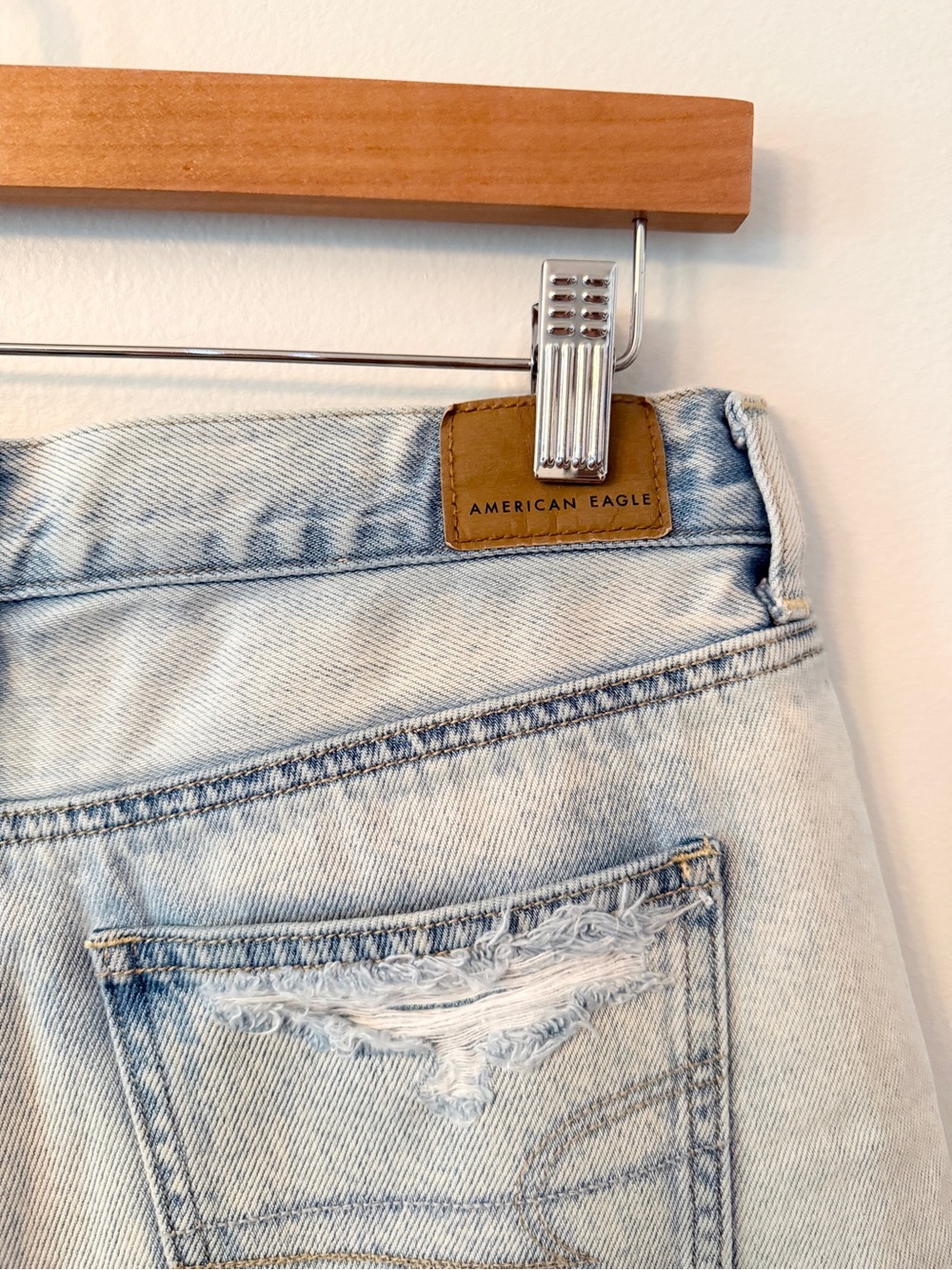 American Eagle Mom Shorts Distressed Hi Rise Size 4 - Picture 4 of 10